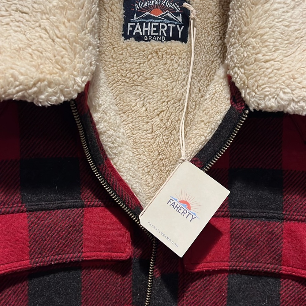 NWT- Faherty Women’s fleece Lined plaid jacket - Large
So soft and cozy! - Picture 3 of 9